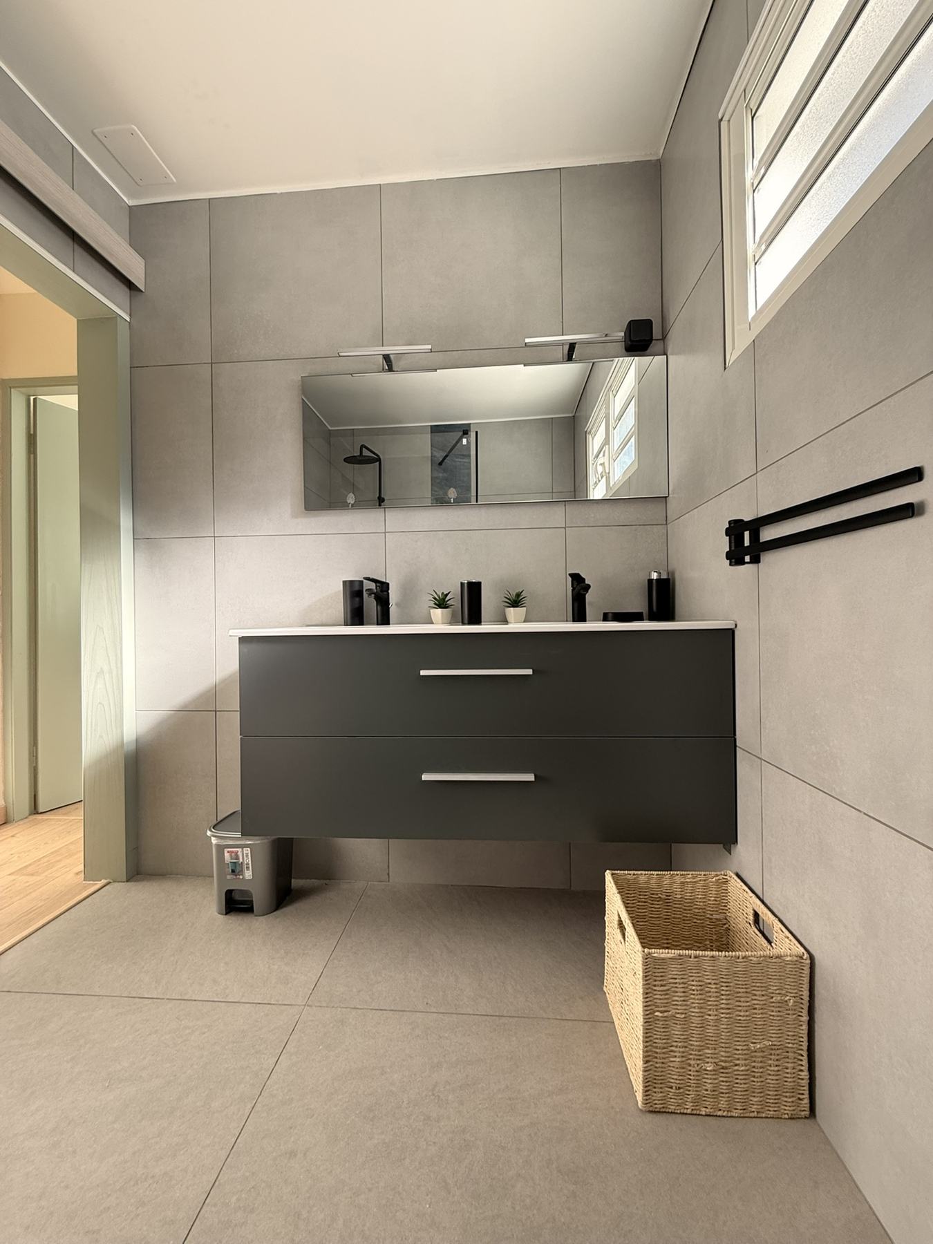 Meuble vasque anthracite double, miroir horizontal avec éclairage LED